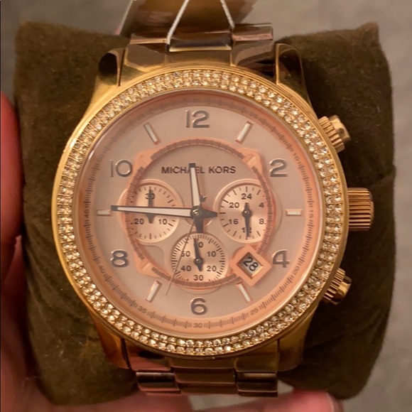 MK rose gold woman’s watch with rhinestone frame - Picture 4 of 6